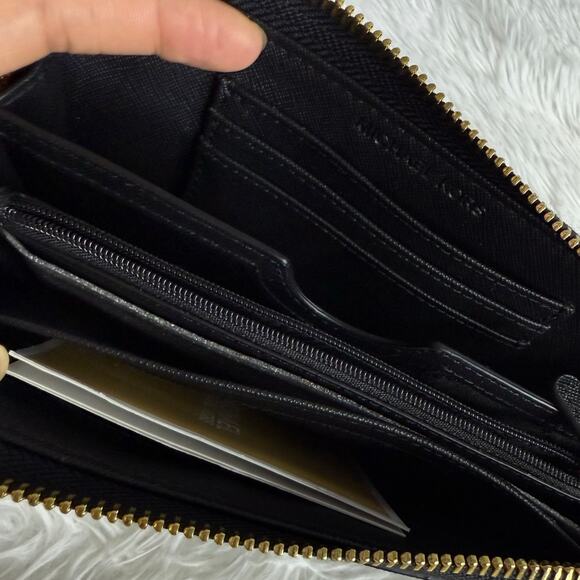 NWOT Michael Kors Black Zip Around Wallet - Picture 4 of 11